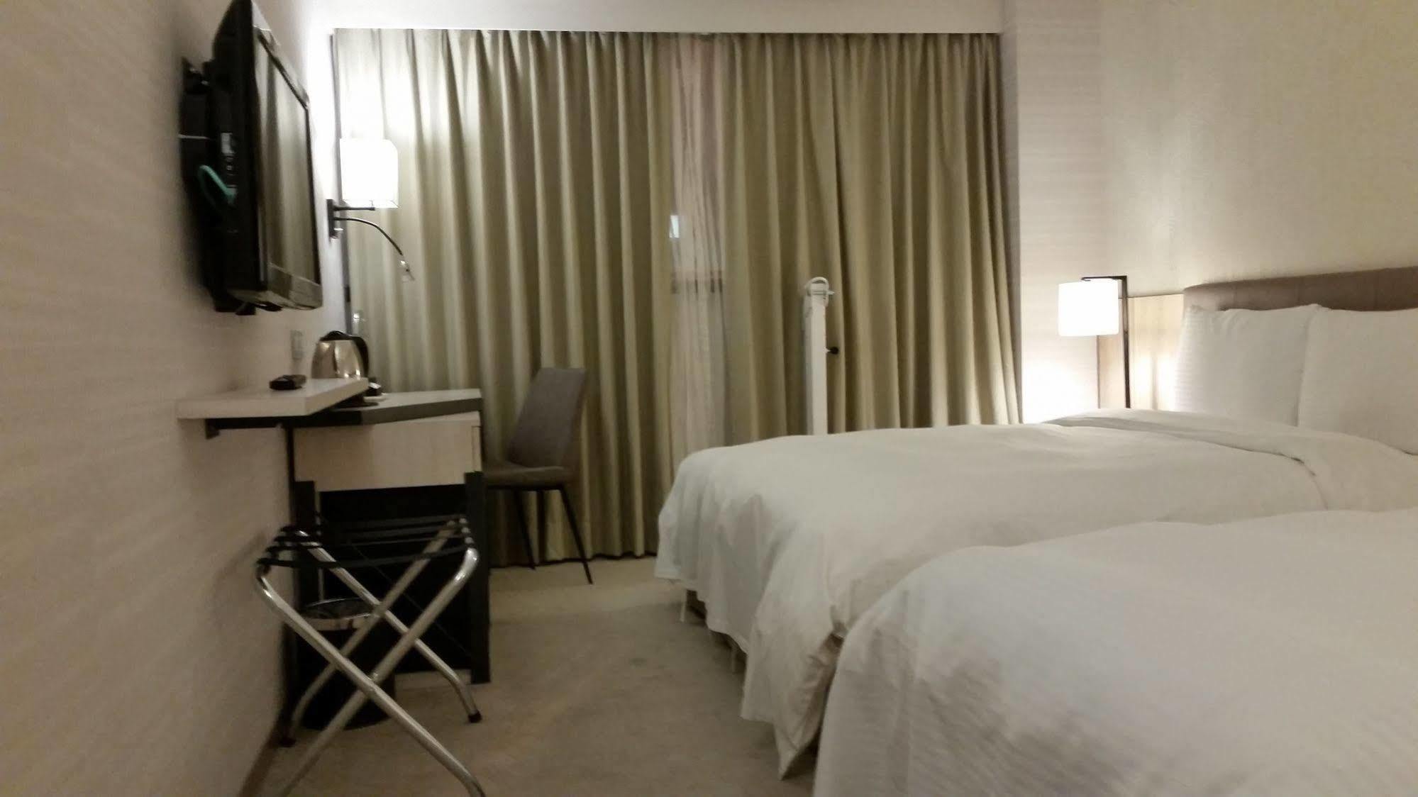 Citizen Hotel Тайбэй Экстерьер фото