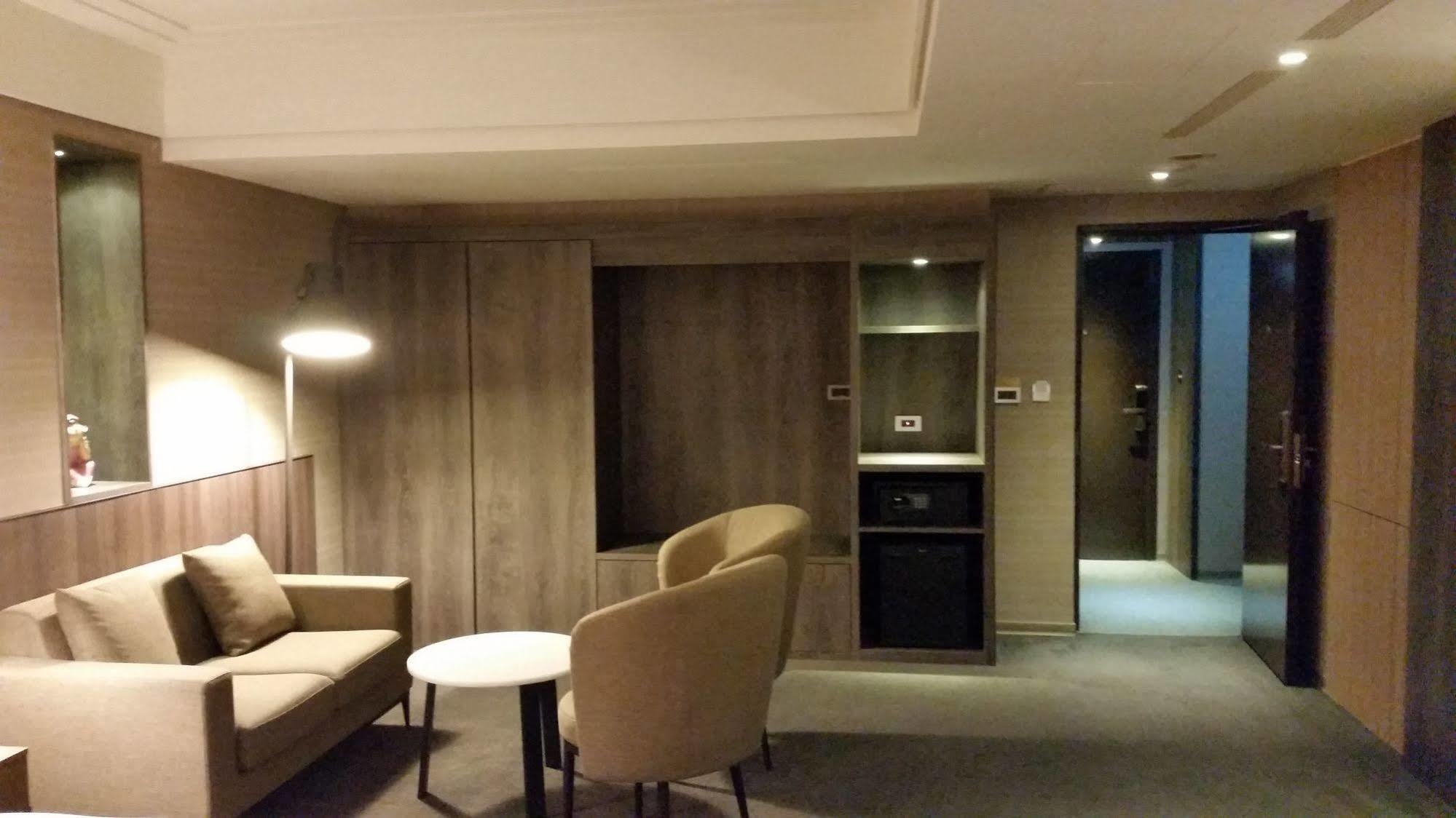 Citizen Hotel Тайбэй Экстерьер фото